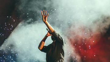 Vocalista ao vivo - Austin Neill / Unsplash